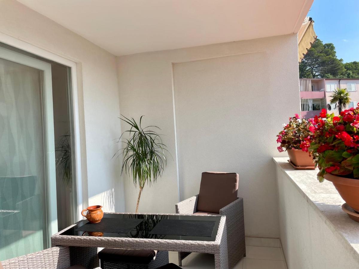 Apartments Bloom Near The Beach بوريتش المظهر الخارجي الصورة
