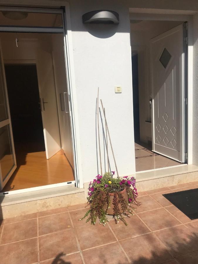Apartments Bloom Near The Beach بوريتش المظهر الخارجي الصورة